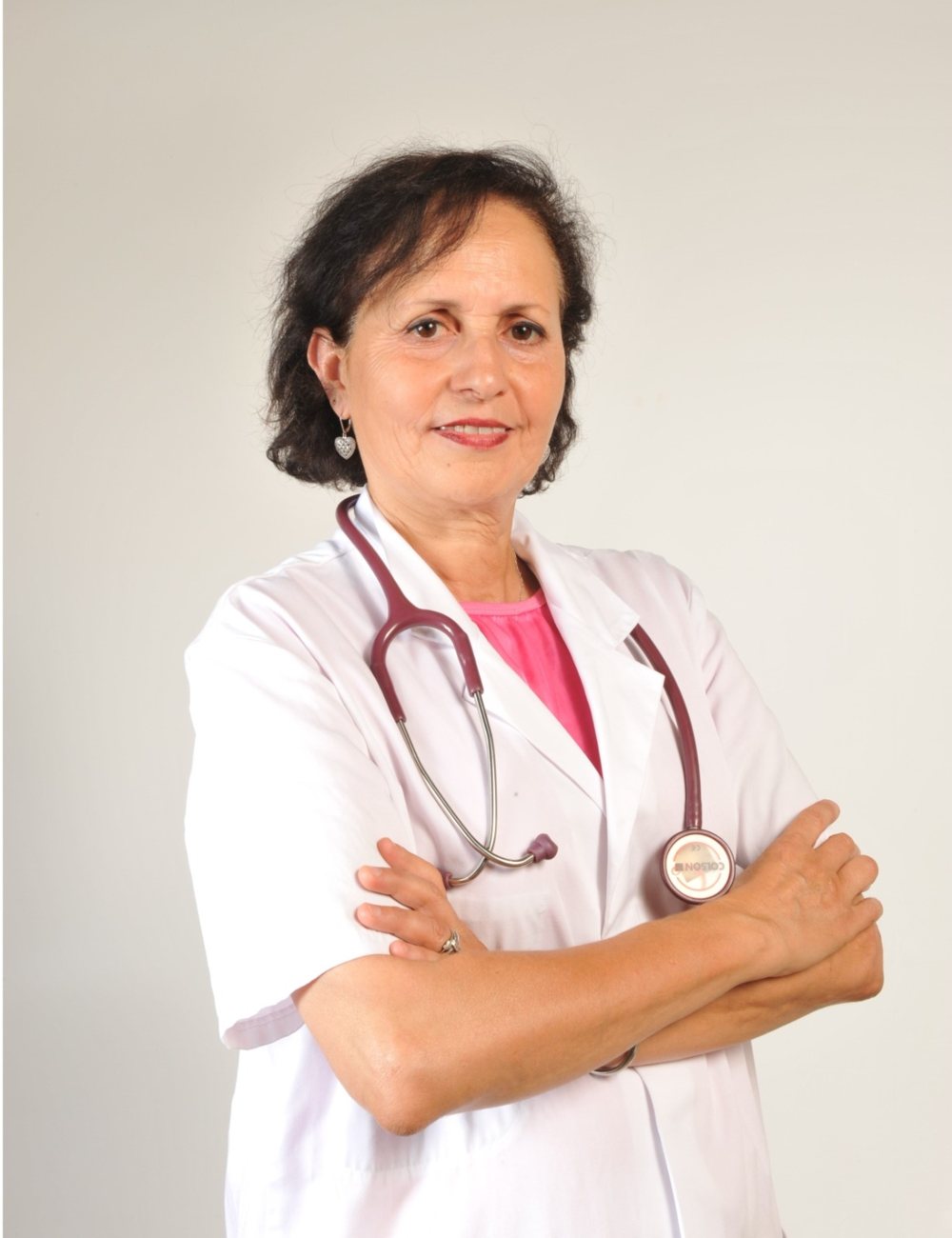 Le Dr Habiba Rihane en blouse blanche